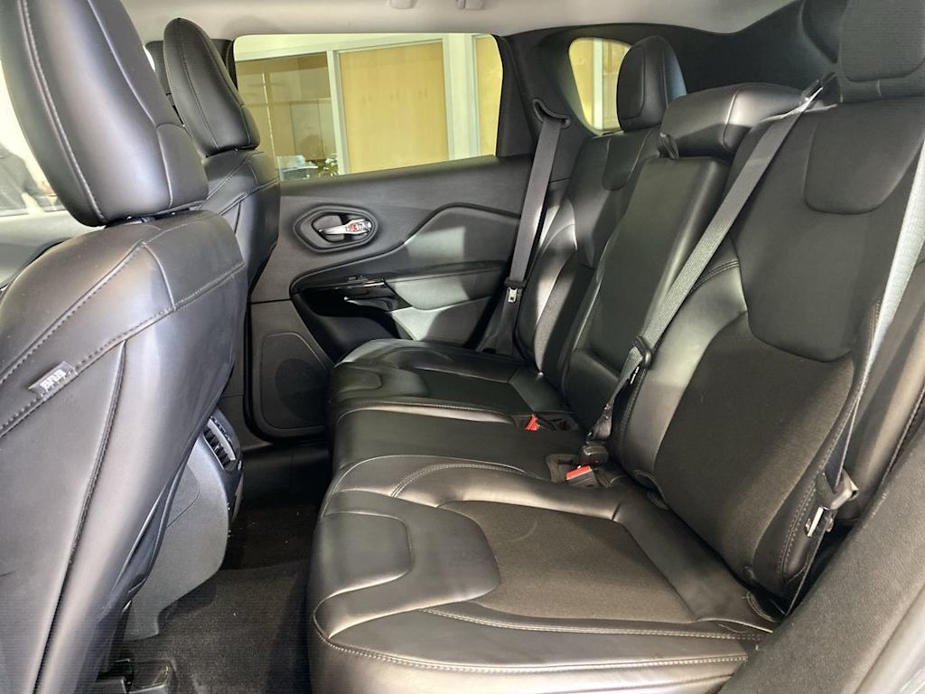 Thumbnail: 2020 Jeep Cherokee - 11