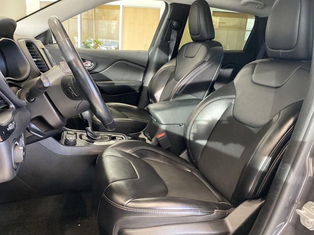 Thumbnail: 2020 Jeep Cherokee - 9