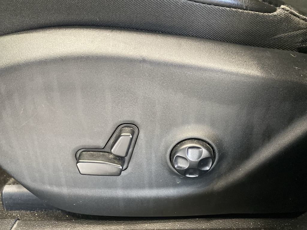 Thumbnail: 2020 Jeep Cherokee - 20