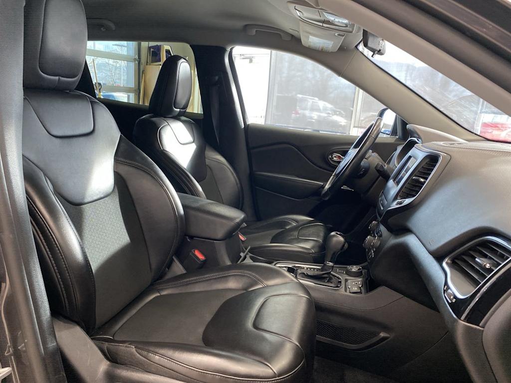 Thumbnail: 2020 Jeep Cherokee - 10