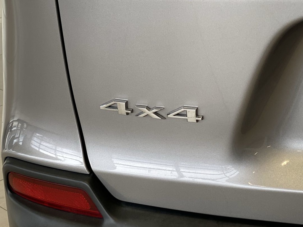 Thumbnail: 2019 Jeep Cherokee - 21