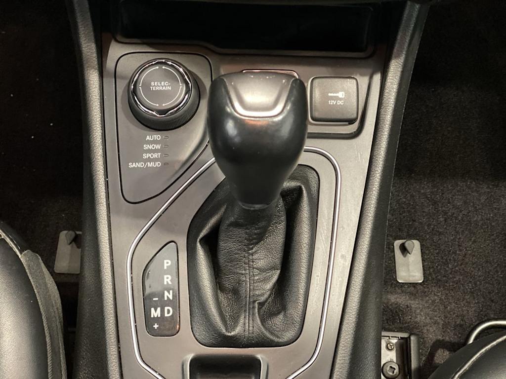 Thumbnail: 2019 Jeep Cherokee - 12