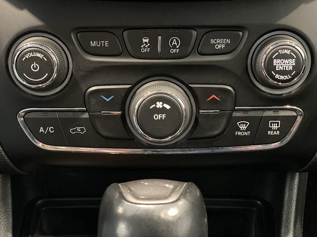 Thumbnail: 2019 Jeep Cherokee - 26