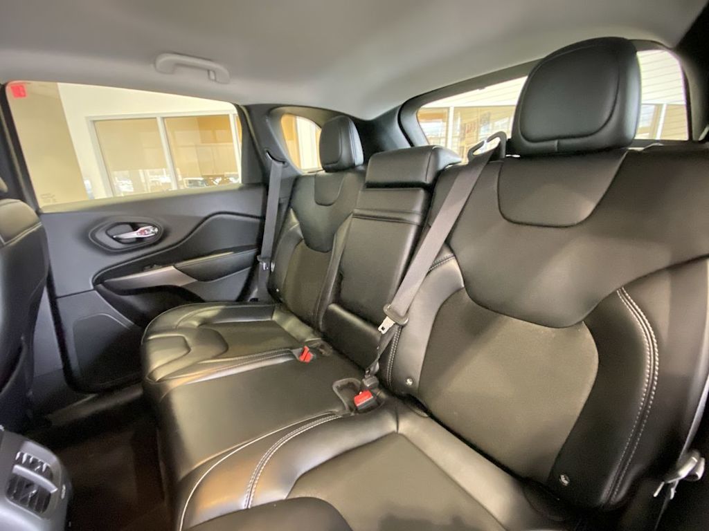 Thumbnail: 2019 Jeep Cherokee - 10