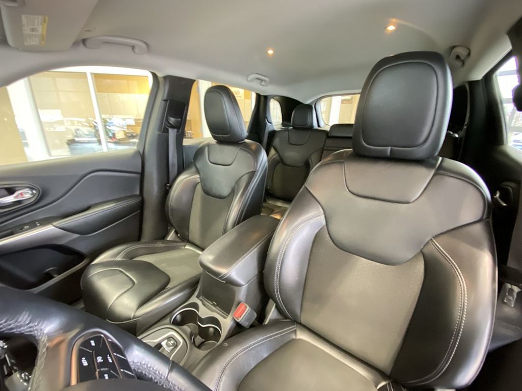 Thumbnail: 2019 Jeep Cherokee - 8