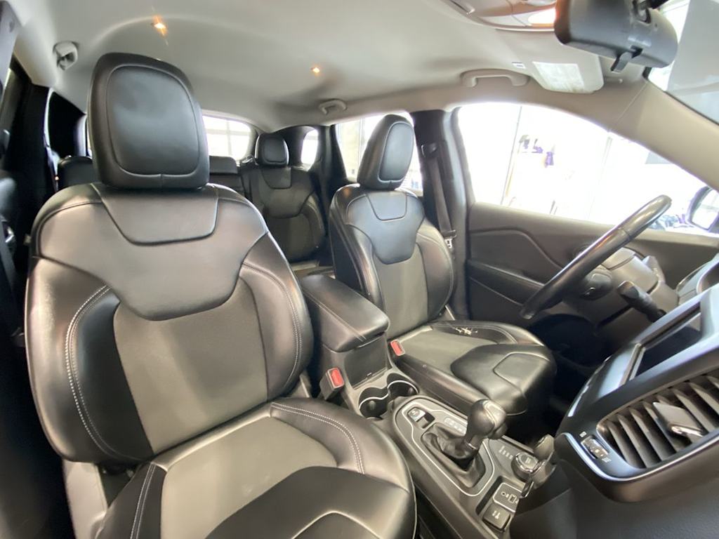 Thumbnail: 2019 Jeep Cherokee - 9