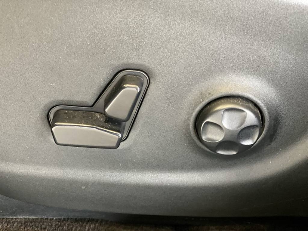 Thumbnail: 2019 Jeep Cherokee - 23