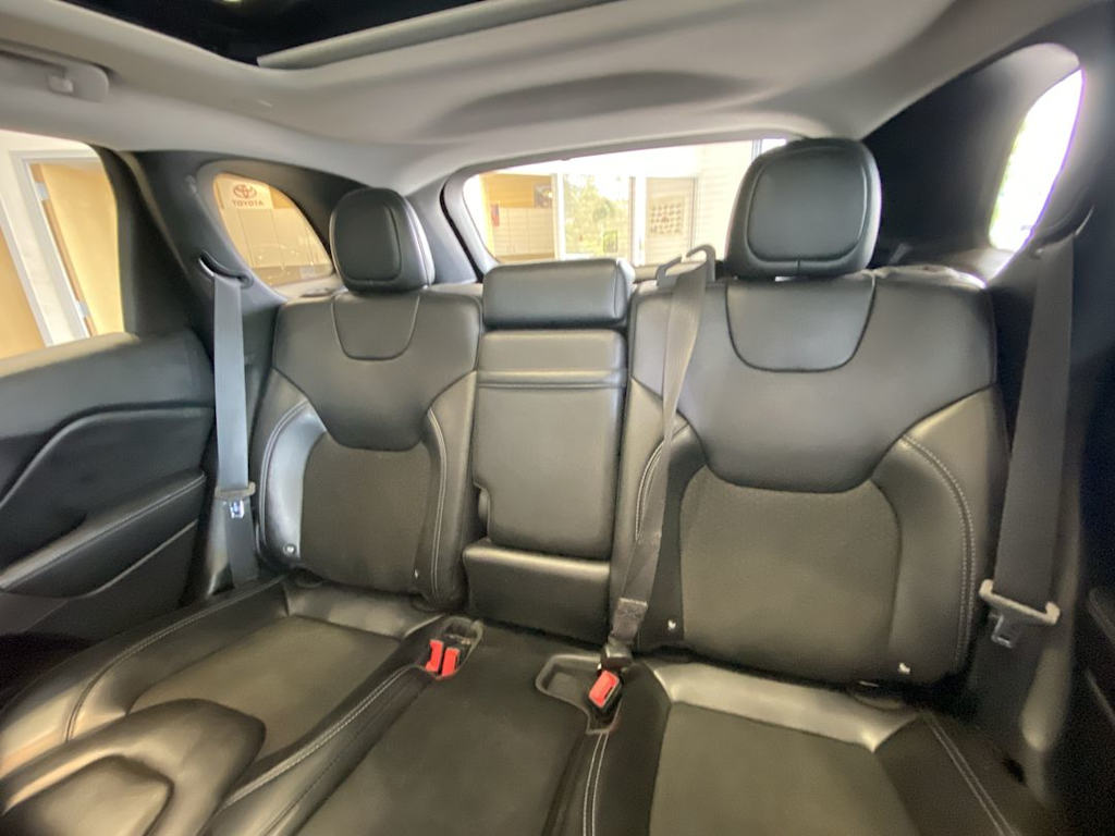 Thumbnail: 2019 Jeep Cherokee - 11