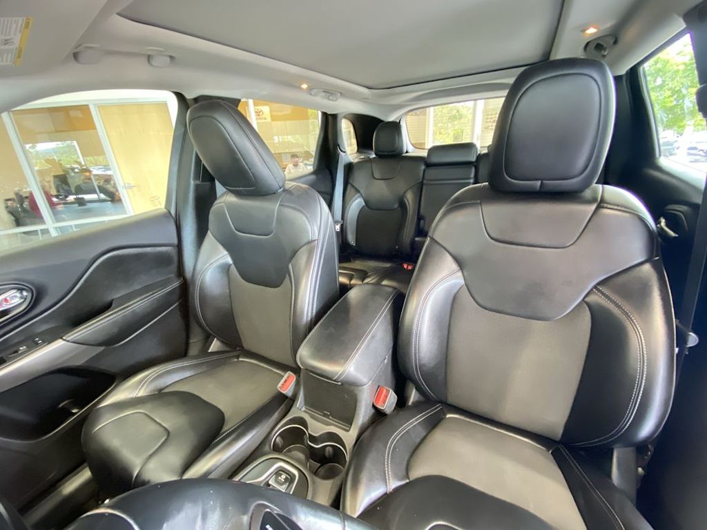 Thumbnail: 2019 Jeep Cherokee - 9