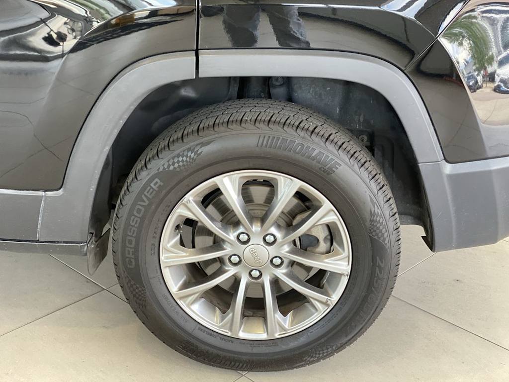 Thumbnail: 2019 Jeep Cherokee - 7