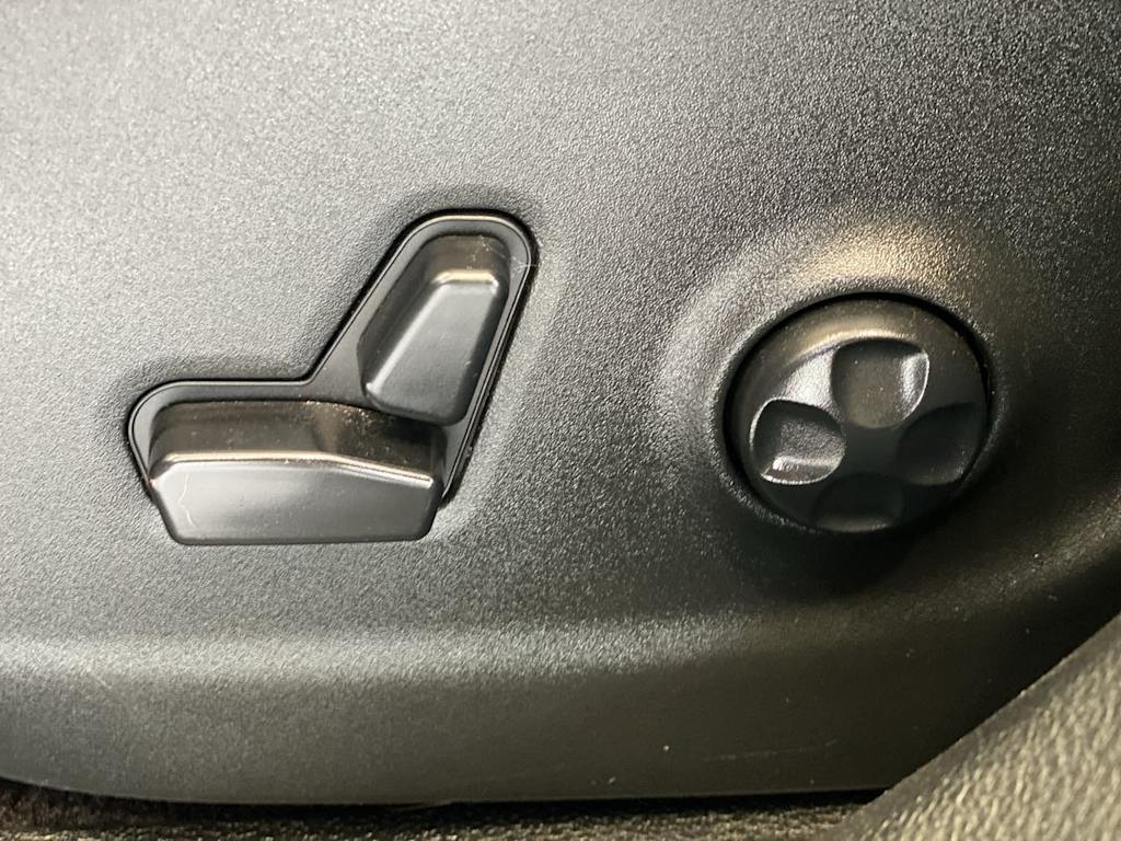 Thumbnail: 2019 Jeep Cherokee - 23