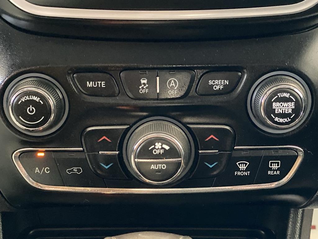 Thumbnail: 2019 Jeep Cherokee - 26