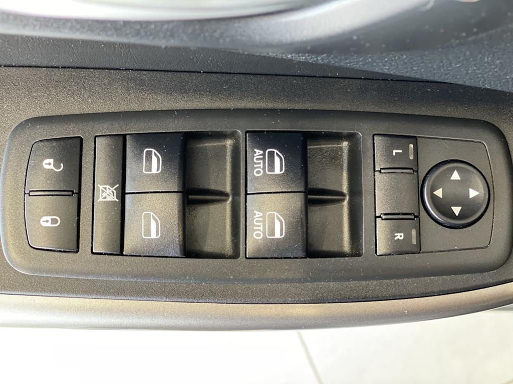 Thumbnail: 2019 Jeep Cherokee - 24