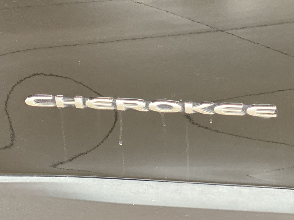 Thumbnail: 2019 Jeep Cherokee - 21