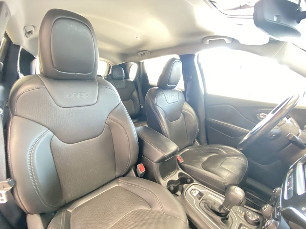 Thumbnail: 2021 Jeep Cherokee - 11