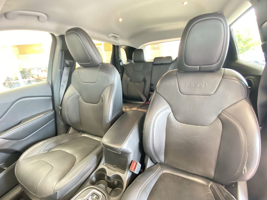 Thumbnail: 2021 Jeep Cherokee - 10