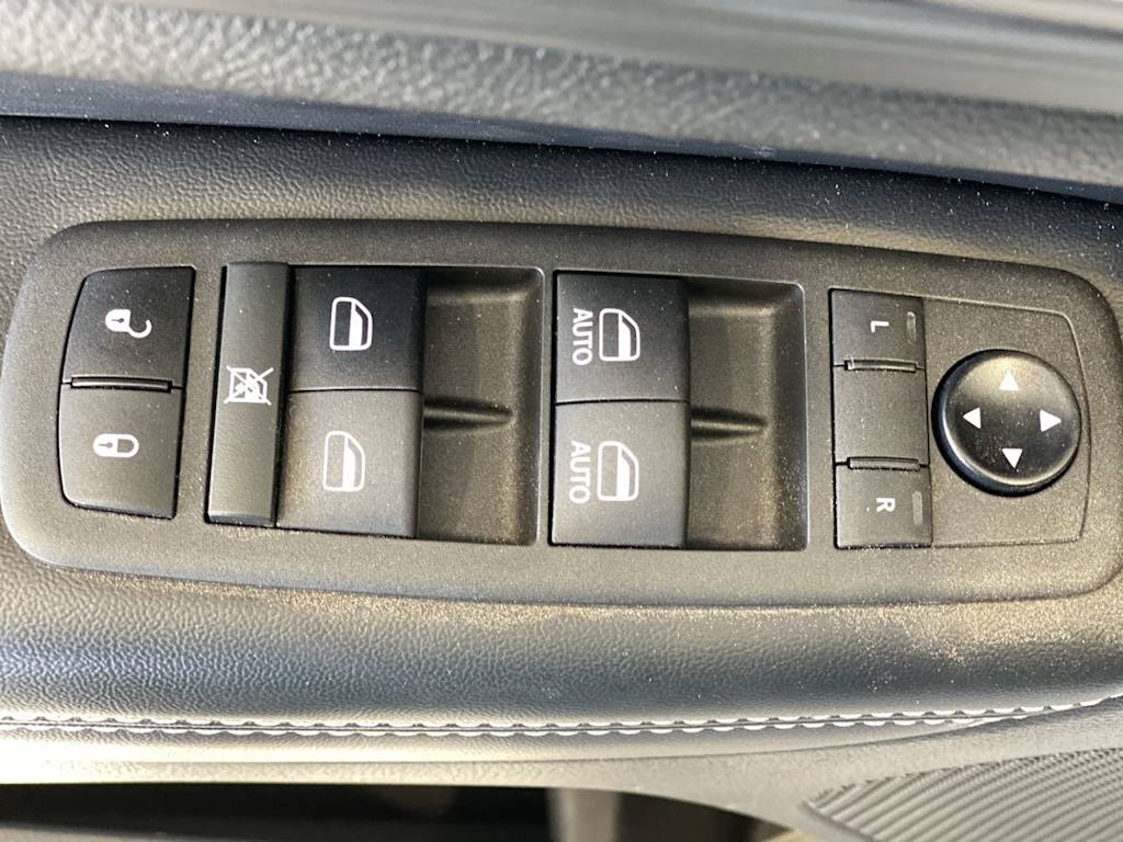 Thumbnail: 2021 Jeep Grand Cherokee - 23