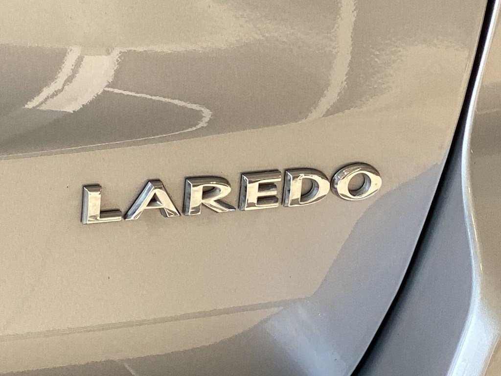 Thumbnail: 2017 Jeep Grand Cherokee - 21