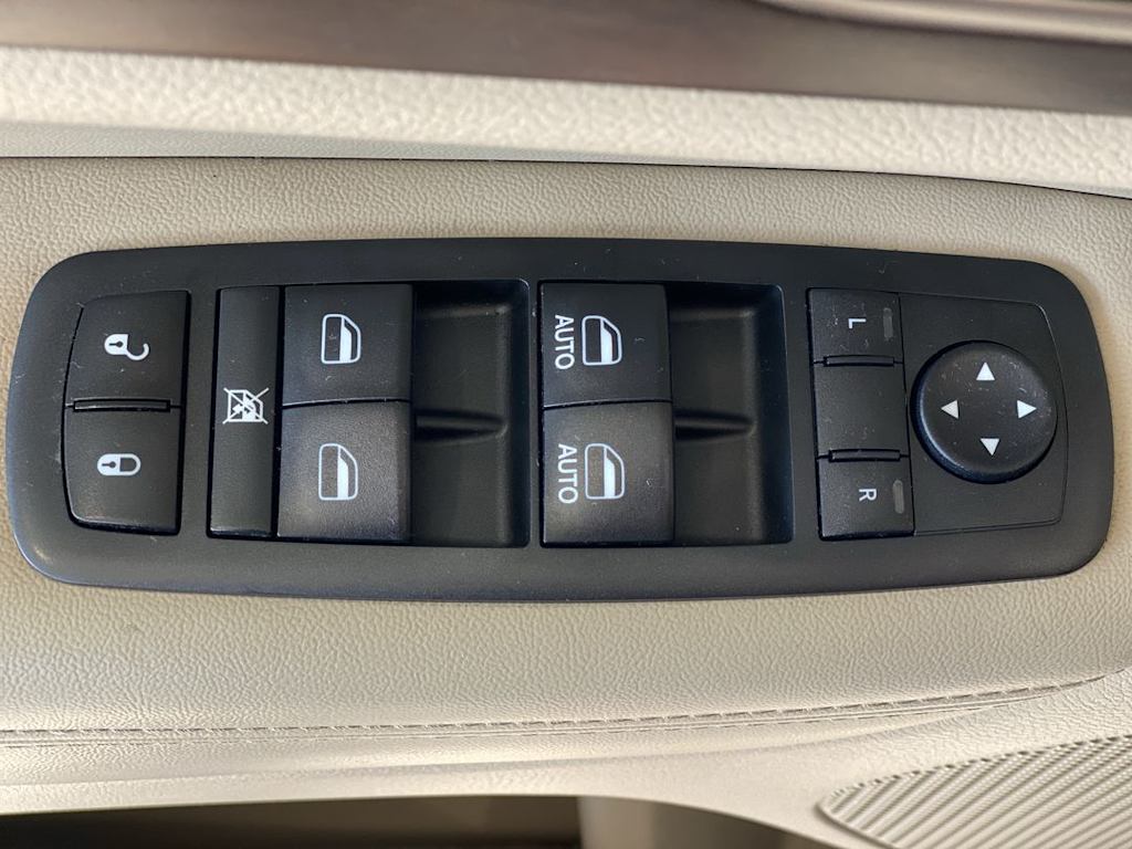 Thumbnail: 2017 Jeep Grand Cherokee - 23