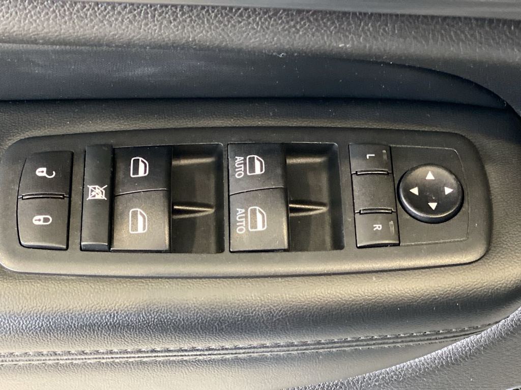 Thumbnail: 2020 Jeep Grand Cherokee - 24