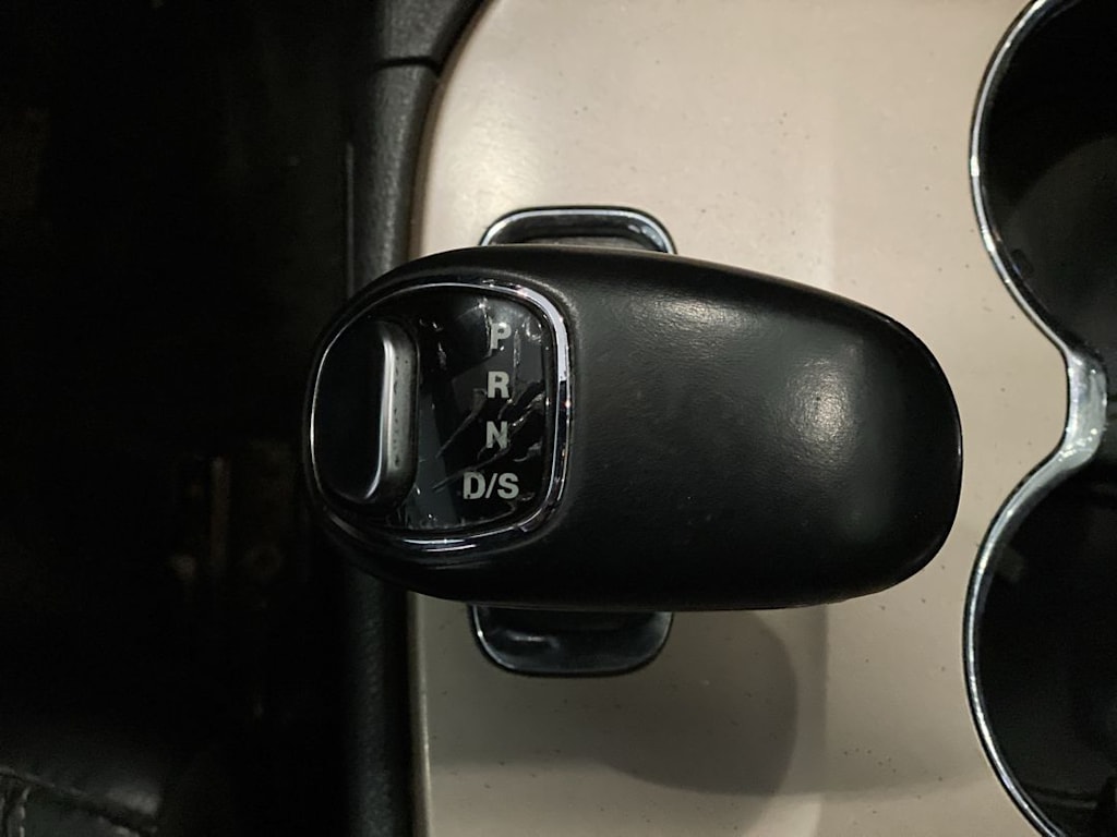 Thumbnail: 2015 Jeep Grand Cherokee - 12