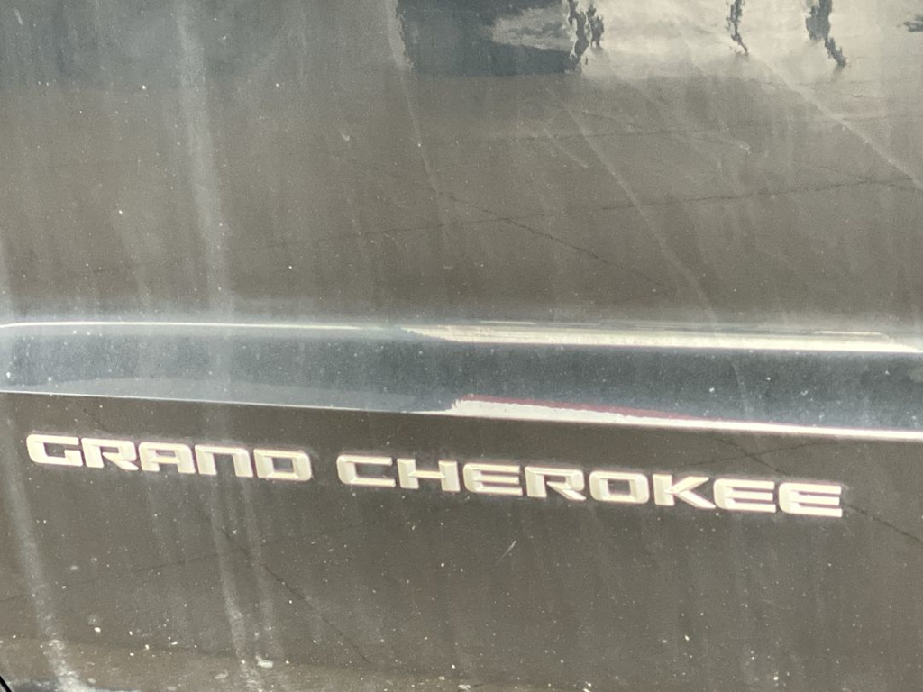 Thumbnail: 2015 Jeep Grand Cherokee - 20