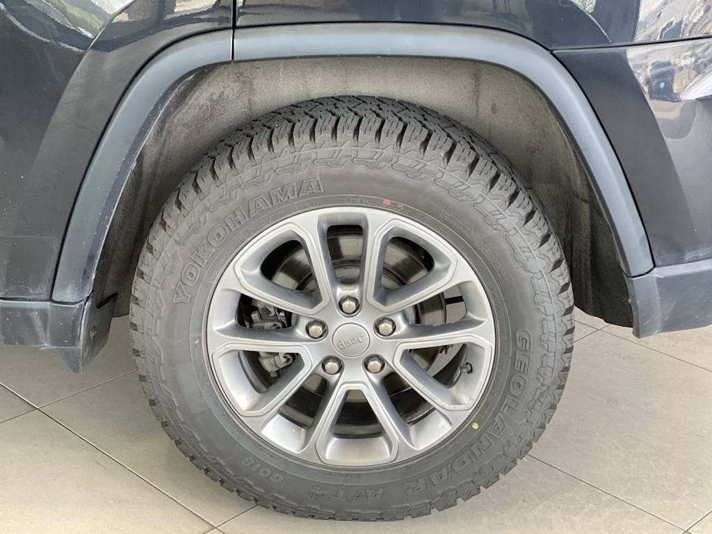 Thumbnail: 2015 Jeep Grand Cherokee - 8