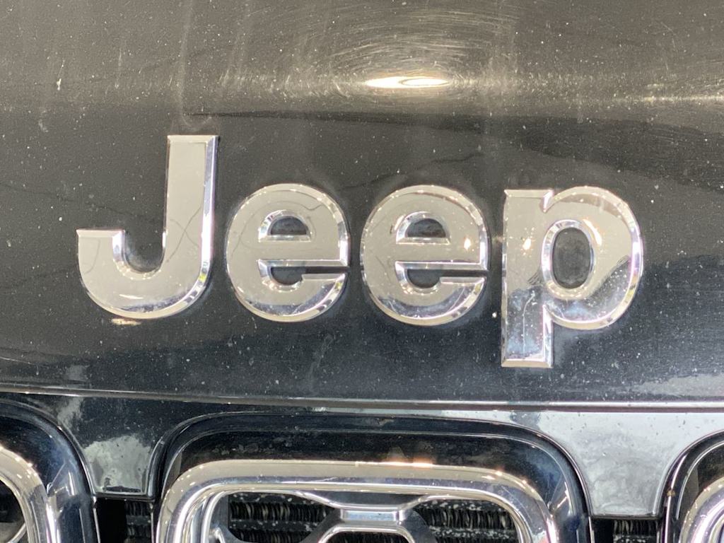 Thumbnail: 2017 Jeep Grand Cherokee - 21