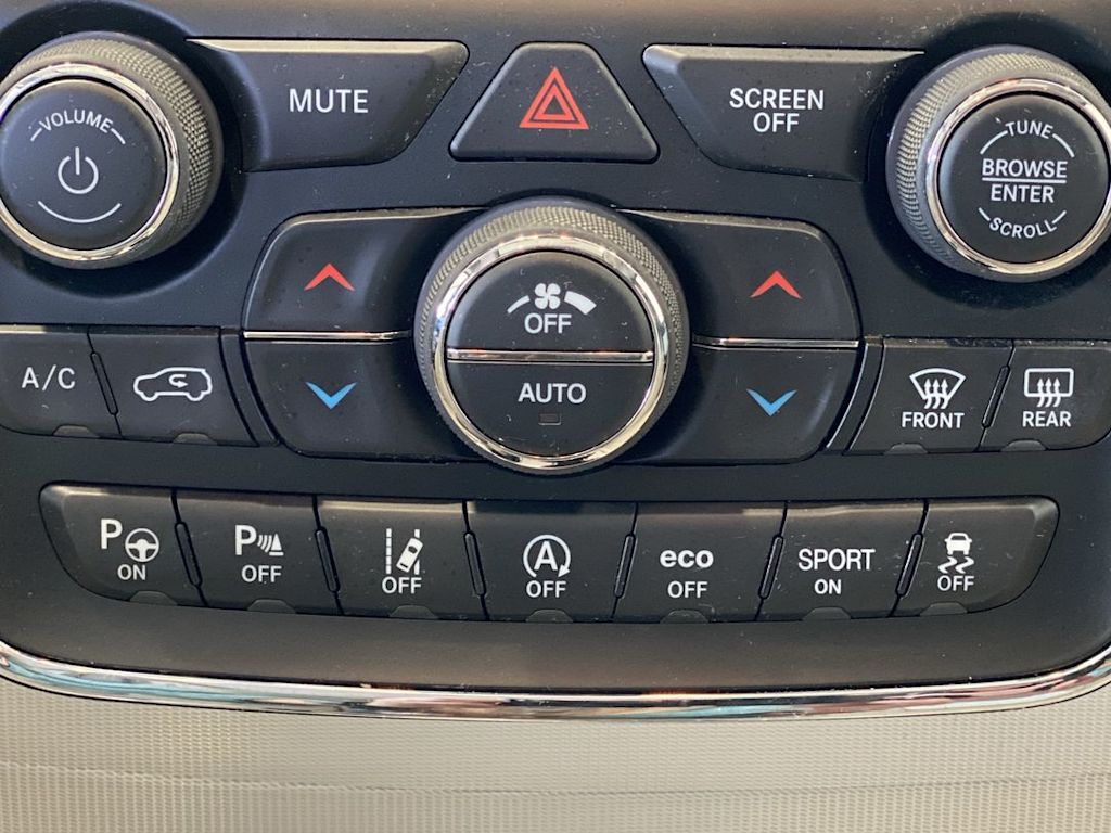 Thumbnail: 2018 Jeep Grand Cherokee - 27
