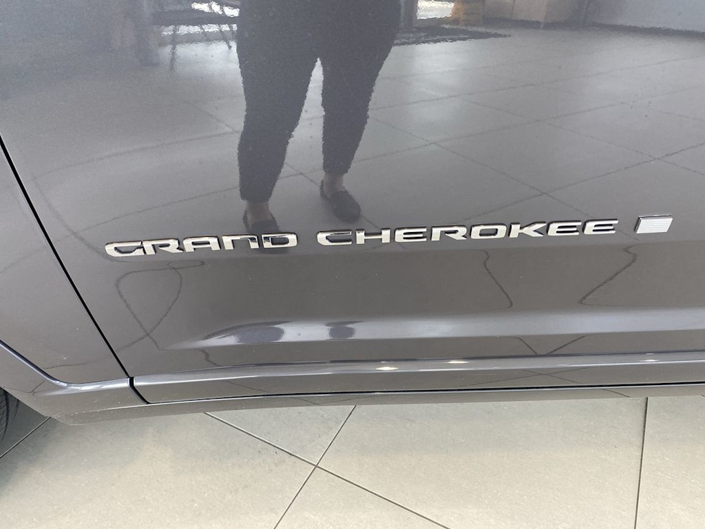 Thumbnail: 2023 Jeep Grand Cherokee - 20