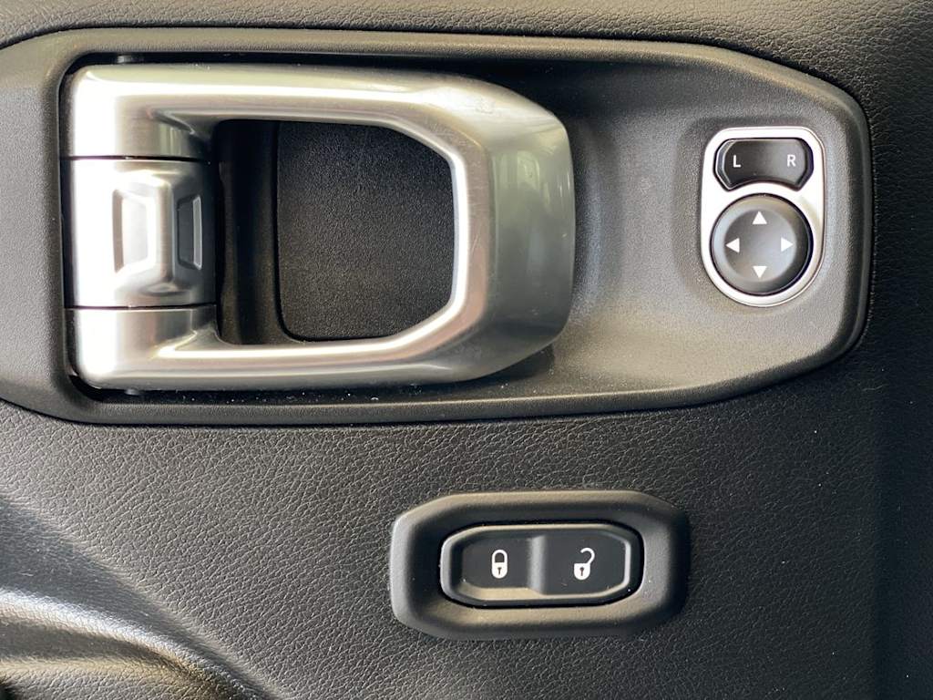 Thumbnail: 2020 Jeep Gladiator - 23