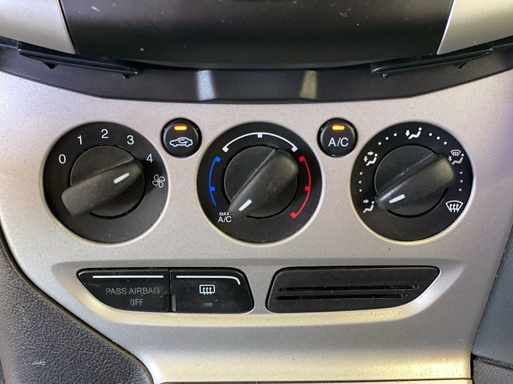 Thumbnail: 2014 Ford Focus - 25