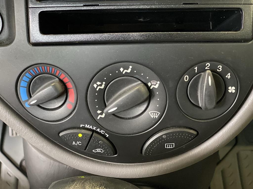 Thumbnail: 2003 Ford Focus - 21