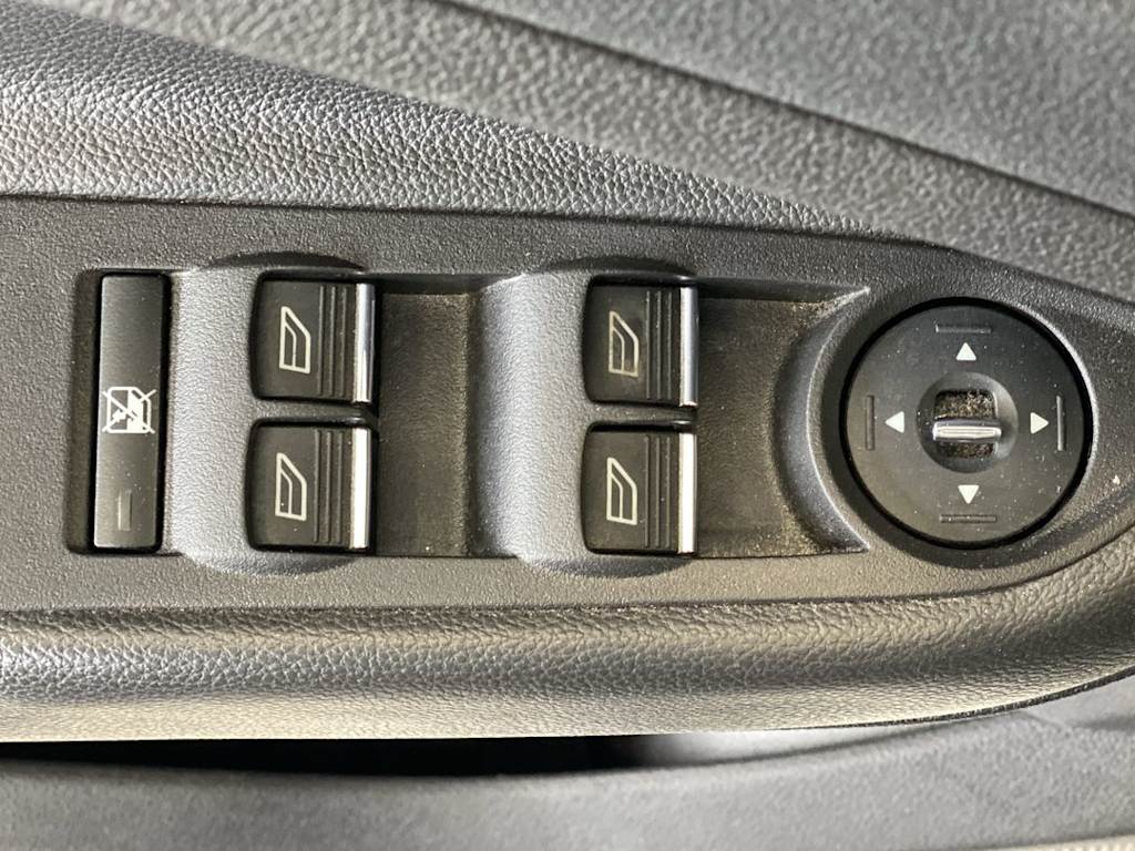 Thumbnail: 2016 Ford Escape - 23