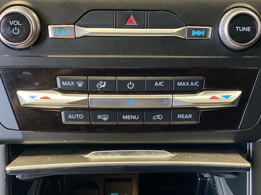 Thumbnail: 2020 Ford Explorer - 26