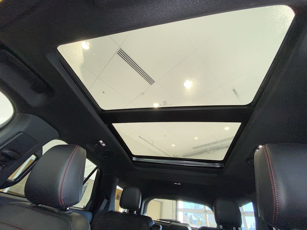 2023 Ford Explorer ST-Line 27