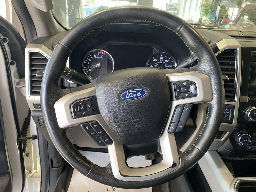 2020 Ford F-350 Lariat 2