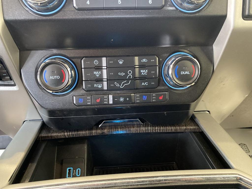 2020 Ford F-350 Lariat 24