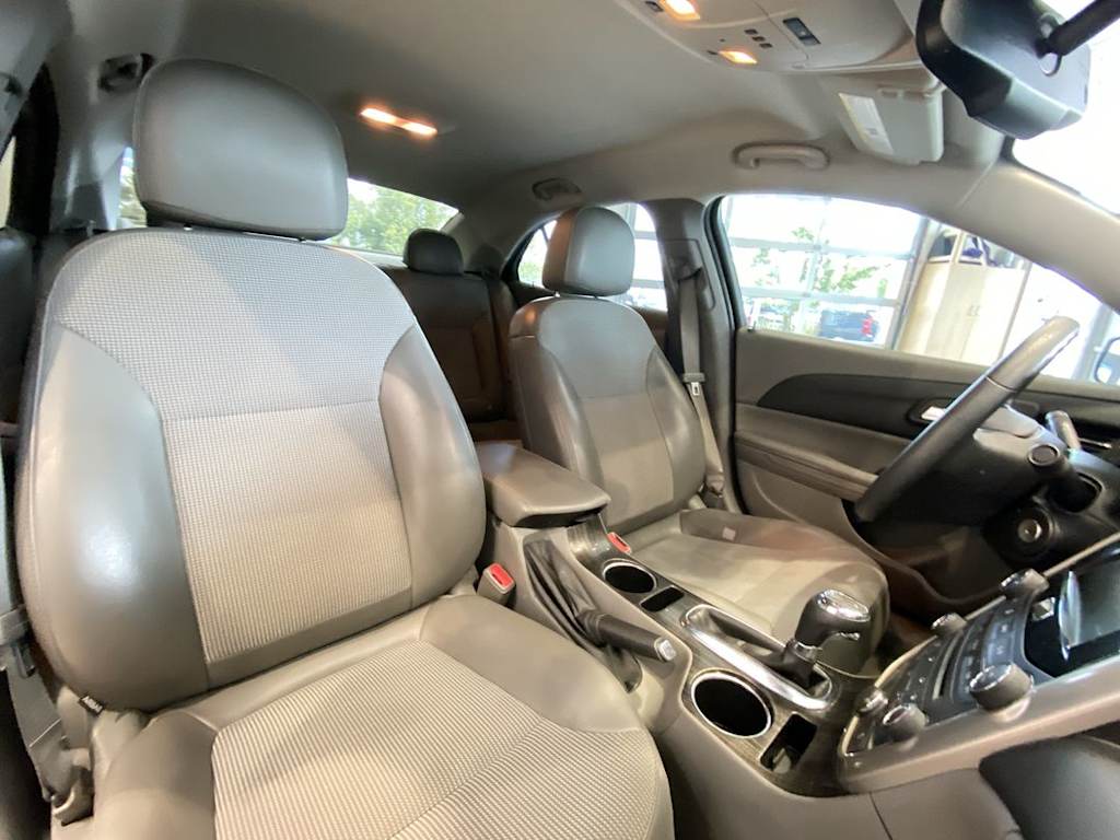 Thumbnail: 2015 Chevrolet Malibu - 10