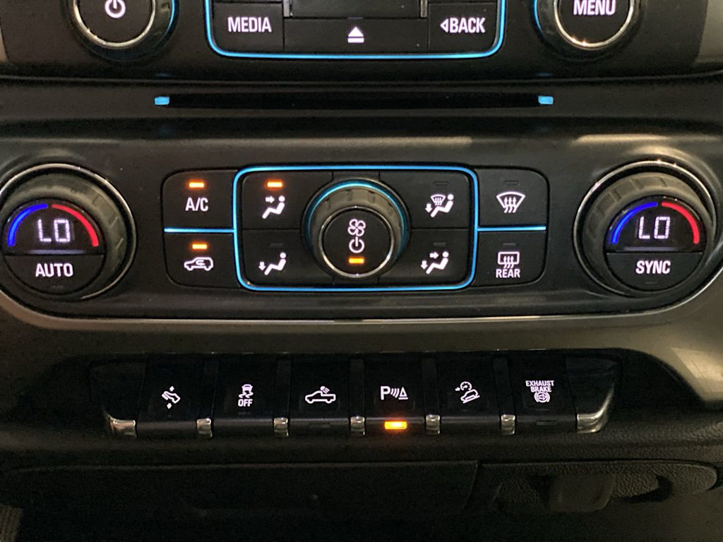 Thumbnail: 2018 Chevrolet Silverado 3500 - 24