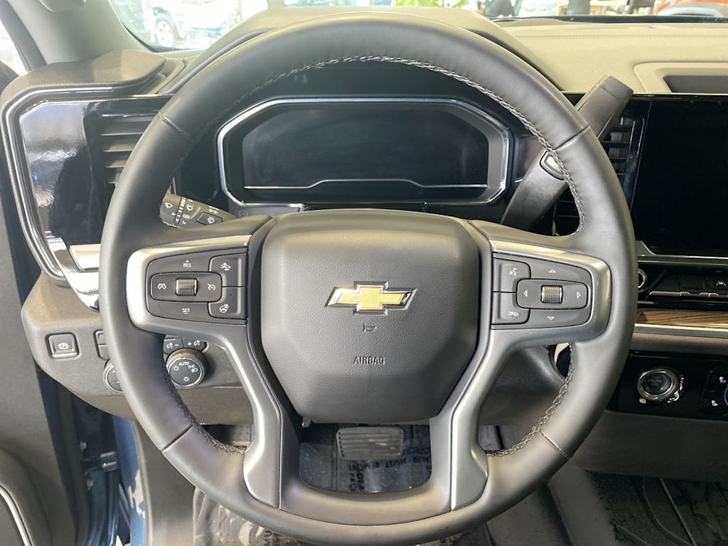 2024 Chevrolet Silverado 1500 LT 3