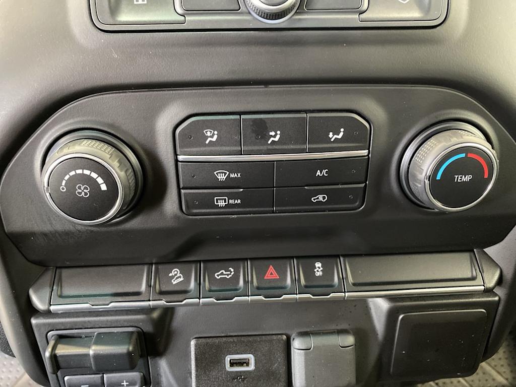 Thumbnail: 2019 Chevrolet Silverado 1500 - 31