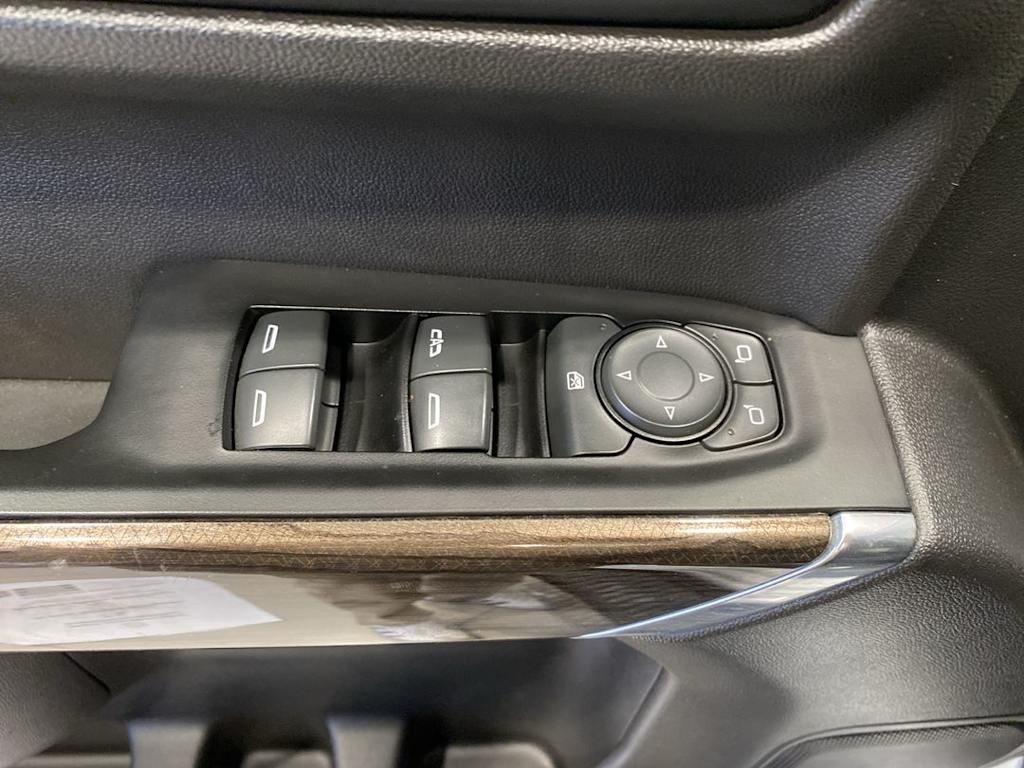 Thumbnail: 2019 Chevrolet Silverado 1500 - 21