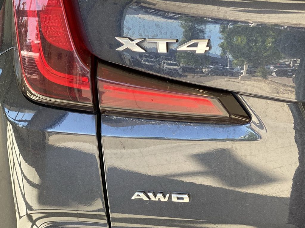 Thumbnail: 2023 Cadillac XT4 - 21