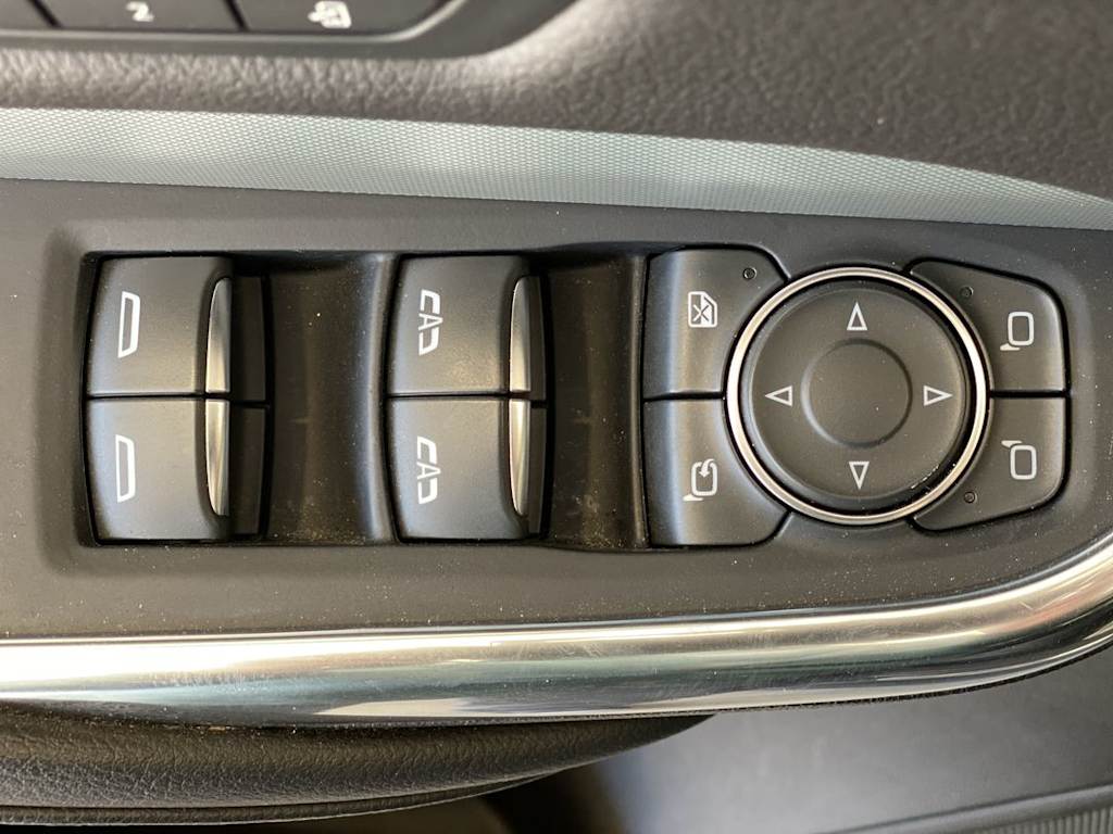 Thumbnail: 2023 Cadillac XT4 - 24