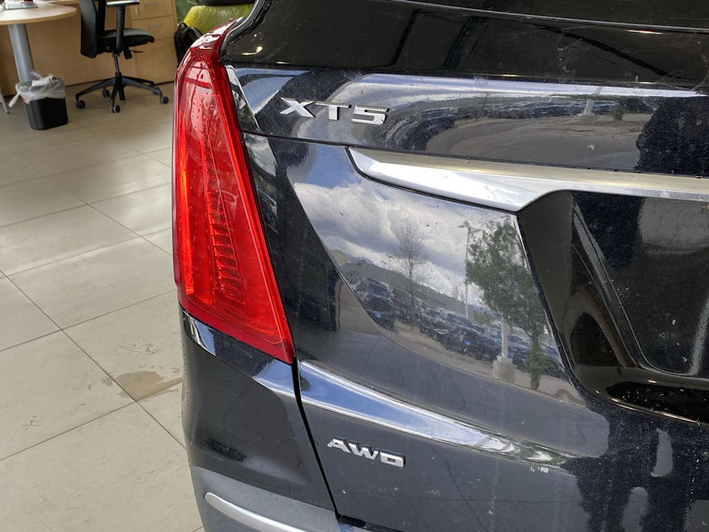 Thumbnail: 2018 Cadillac XT5 - 21