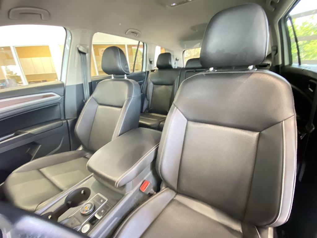 Thumbnail: 2021 Volkswagen Atlas - 10