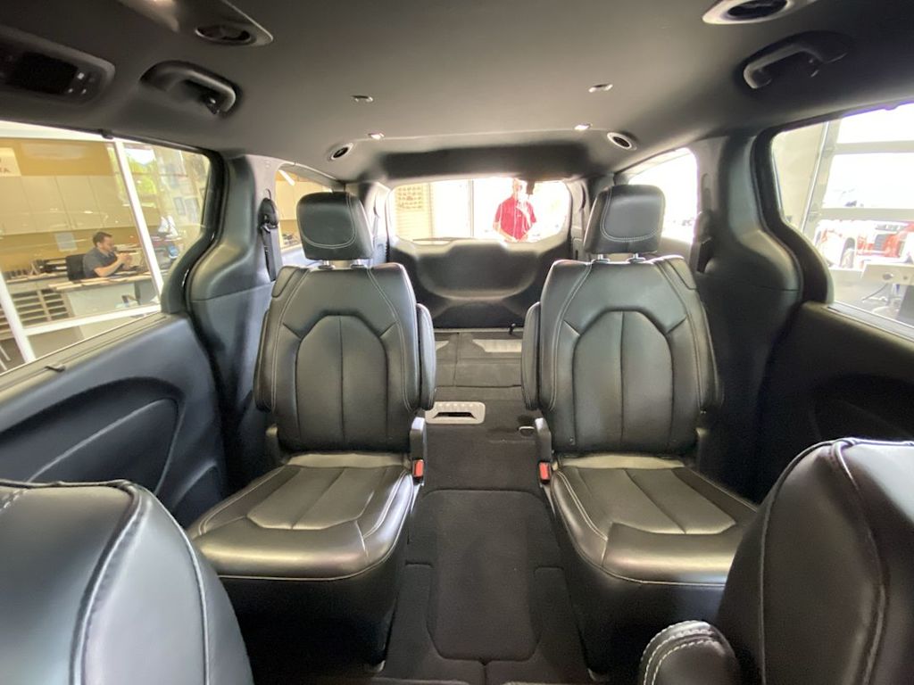 Thumbnail: 2025 Chrysler Pacifica - 32