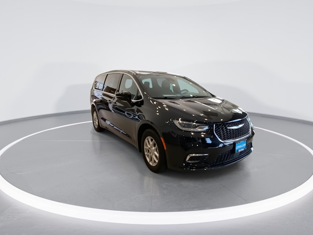 Thumbnail: 2025 Chrysler Pacifica - 6