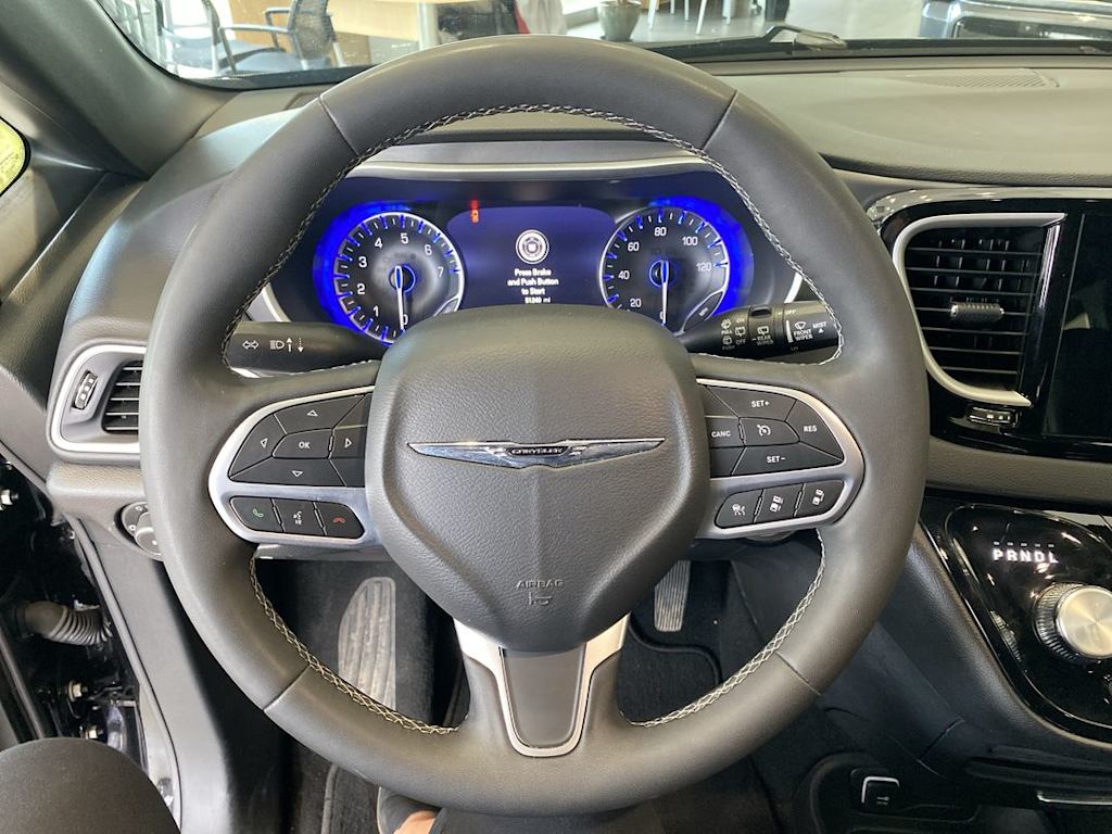 Thumbnail: 2025 Chrysler Pacifica - 9